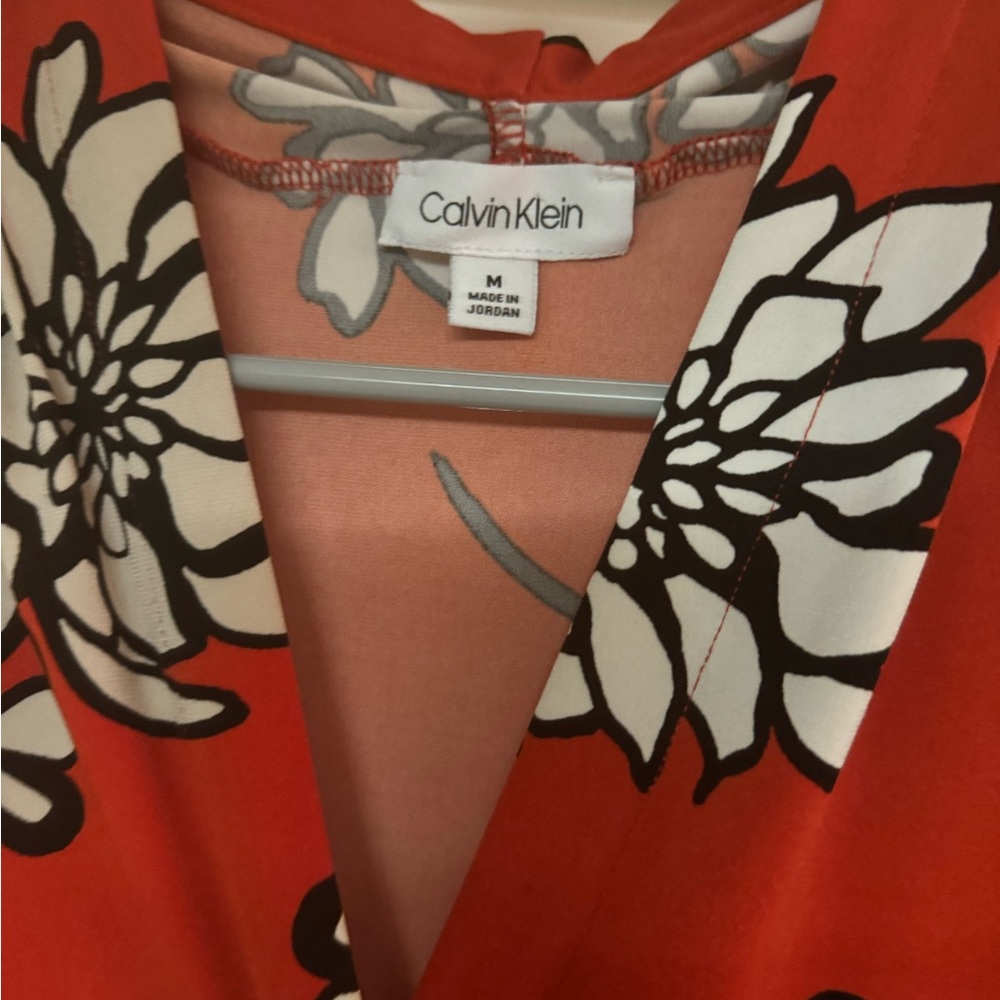Calvin Klein Shell Top - Picture 2 of 2